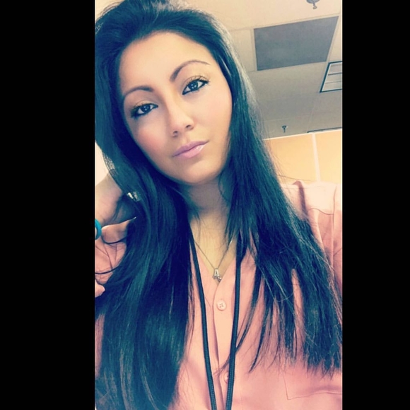 Meet your Posher, Sofi - Picture 1 of 1