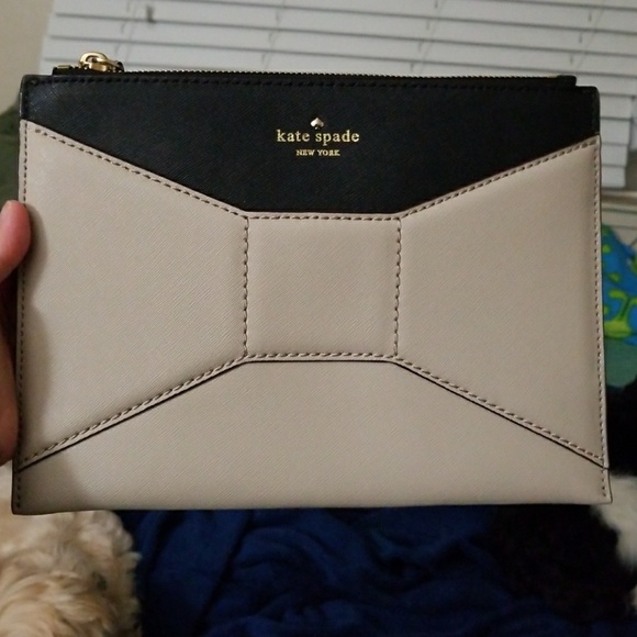 kate spade Handbags - Kate Spade 2 Avenue Bella Wristlet