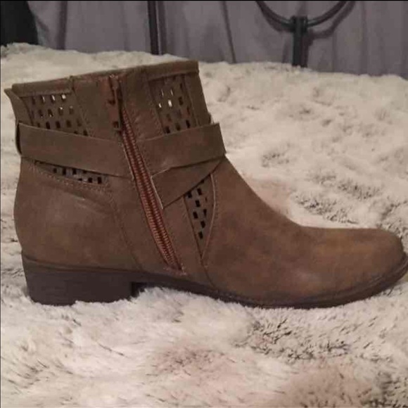 Ankle Boots - Picture 2 of 3