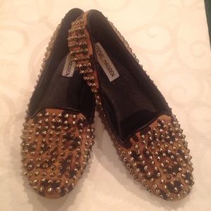 Stylish Pyramid studded shoes
