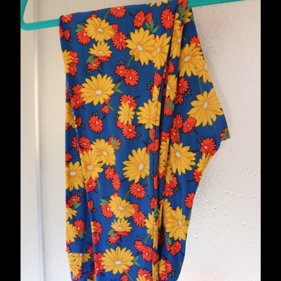 Lularoe TC Leggings - Picture 2 of 3