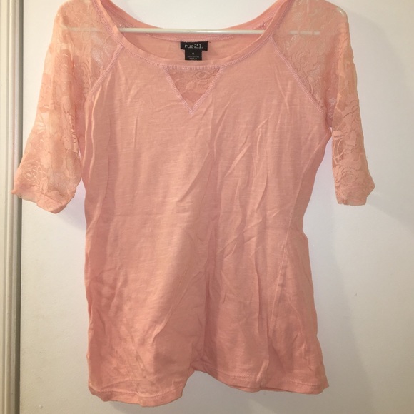 Rue 21 lace quarter length sleeve top!