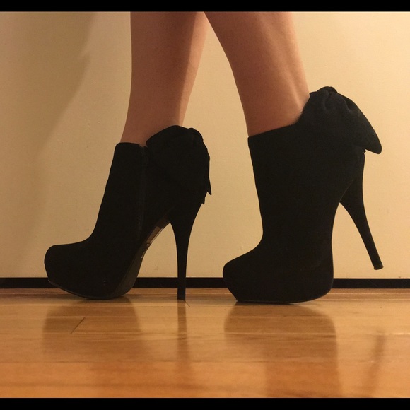 Stunning Black Velvet Heels