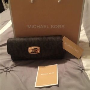 Michael Kors wallet- Authentic