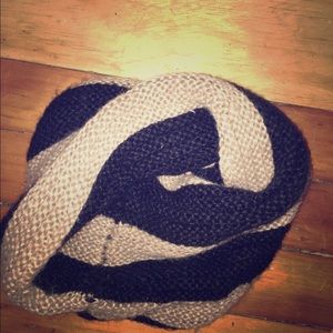 Black & Tan Circle Scarf