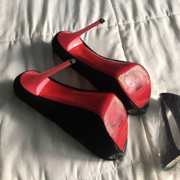 Massimo Dogana Heels - Picture 4 of 4