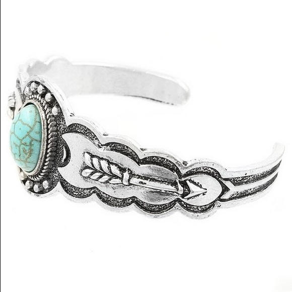 Urban Outfitters Jewelry - 🌵Western Follow Your Arrow Cuff🌵 Urban Outfitters Jewelry - 🌵Western Follow Your Arrow Cuff🌵