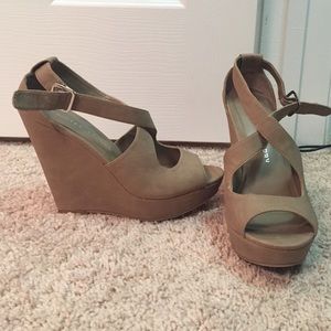 Chinese Laundry Taupe Wedges
