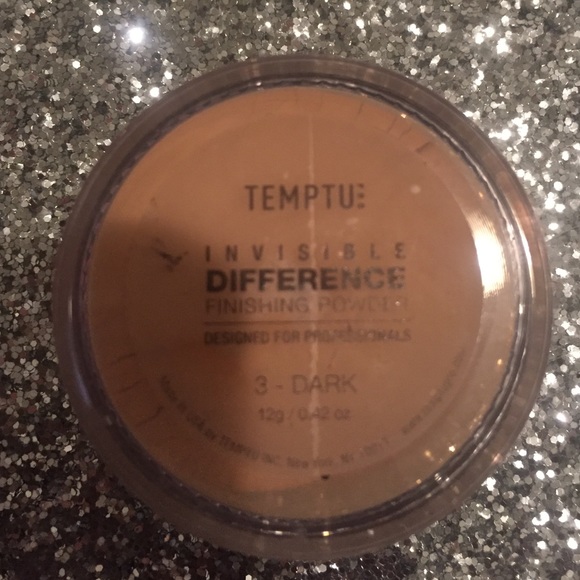 Temptu Invisible Difference Finishing Powder - Picture 2 of 3