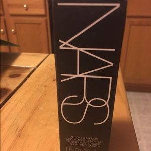 NARS All Day Luminous Weightless Foundation