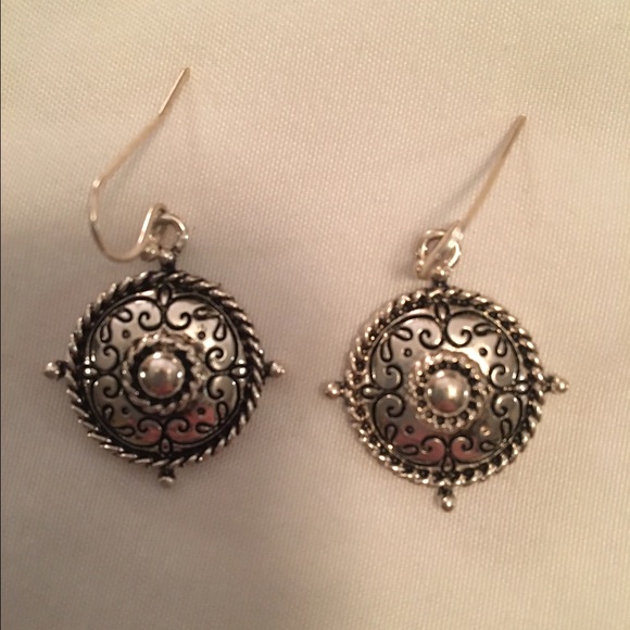 Silver dangle earrings - Picture 1 of 1