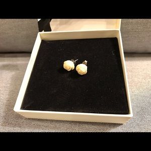 NEW • ✨Small Rose studs in cream