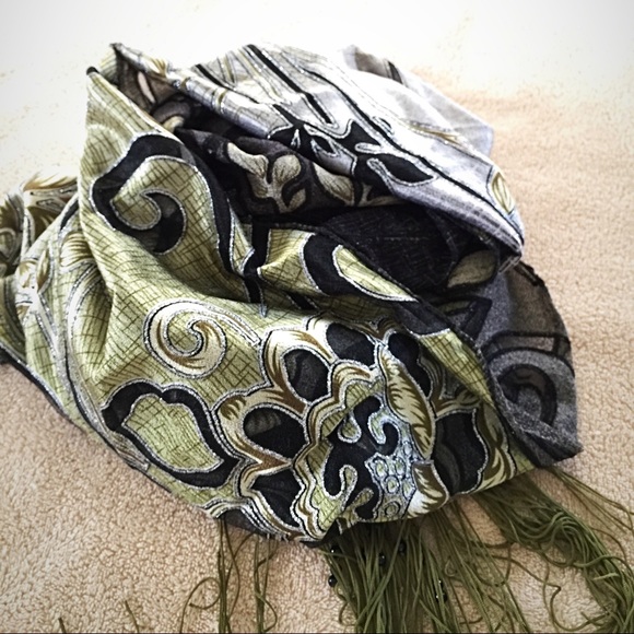Vintage 80s Boho Fringed Wrap