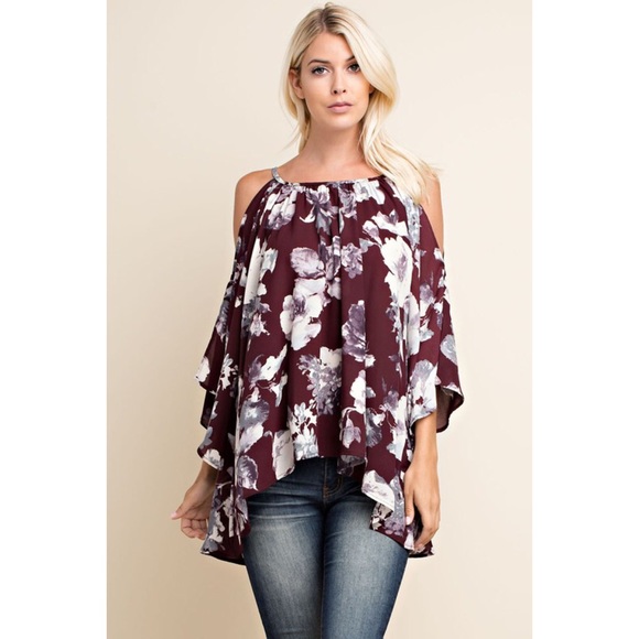 ❤️ Flowy Cold Shoulder Top
