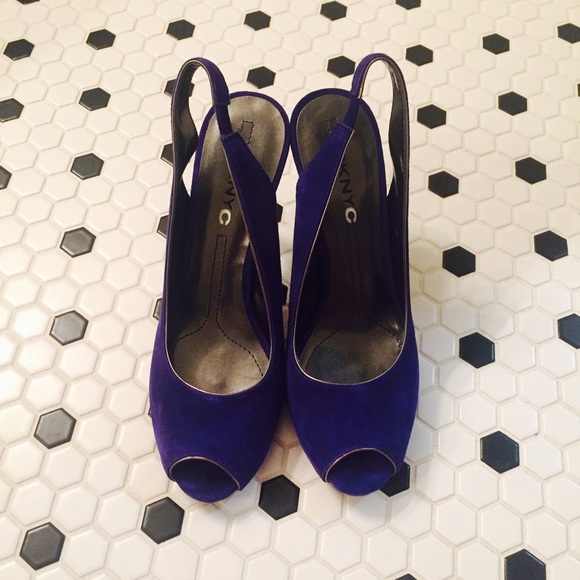 Never used blue suede sling back w/ silver trim.