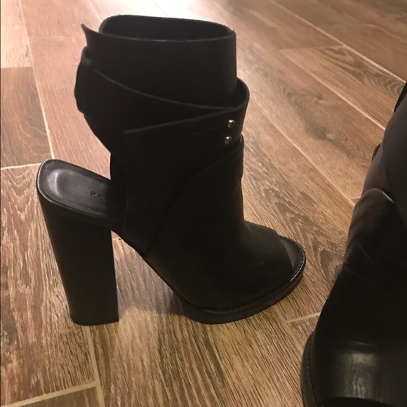 ⚡️SOLD⚡️ New Zara peep toe leather booties - Picture 3 of 4