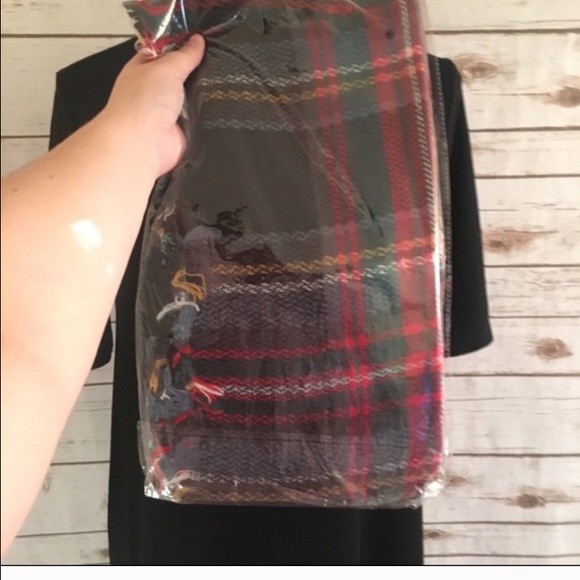 Tartan plaid infinity scarf - Picture 4 of 4