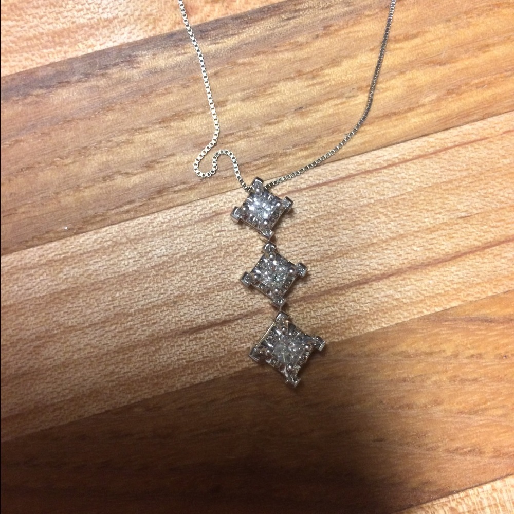 1/2 ct three tier diamond necklace open to trade