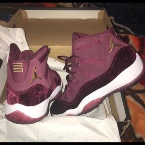 jordan retro 11 red velvet