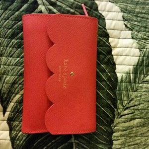 Kate spade scalloped wallet