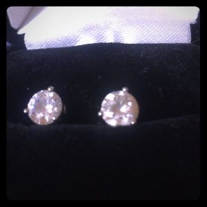 💎2.5+ carat CZ stud earrings💎