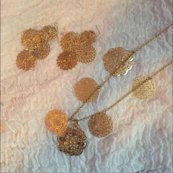 Necklace & earrings