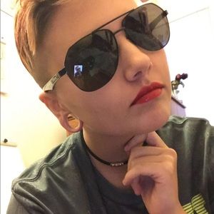 Meet your Posher, Lora