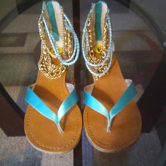 Sandals - Picture 1 of 3