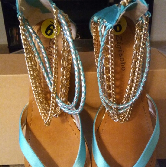 Sandals - Picture 3 of 3