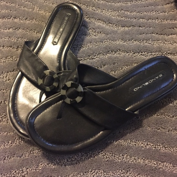 Bandolino fashion flip flop slides.
