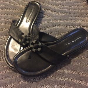 Bandolino fashion flip flop slides.