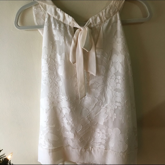 White blouse - Picture 2 of 3