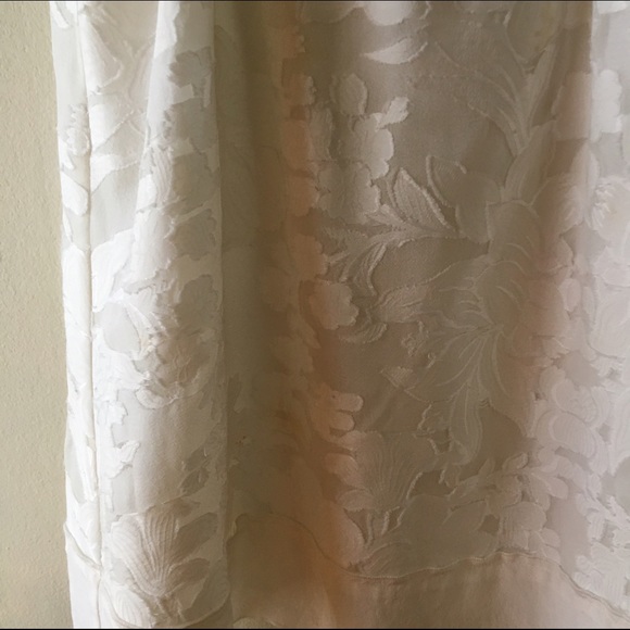 White blouse - Picture 3 of 3