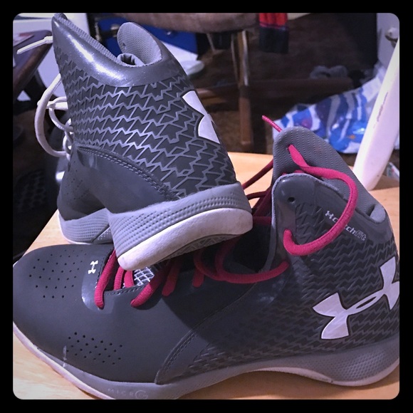Under Armor BBall shoes sz 9.5