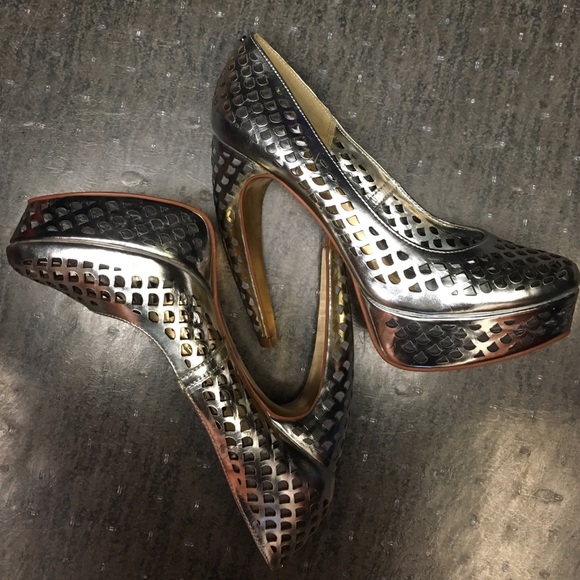 Ted Baker Shoes - Ted Baker Poppy D metallic 5"pumps. NEW size 8