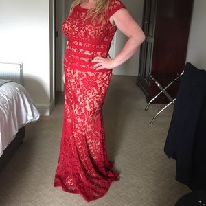 Tadashi Shoji red lace formal gown size 16.