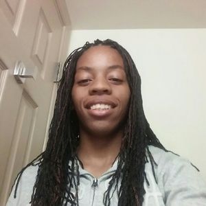 Meet your Posher, Chanel