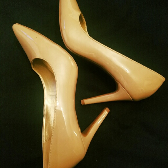 Nude Bandolino Fairbury Pump