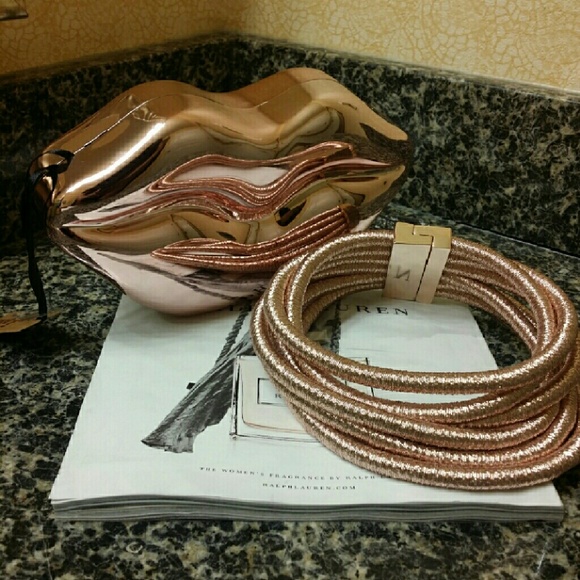 Rose Gold Kiss Me Clutch ???????????? - Picture 2 of 4