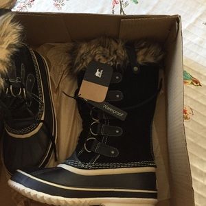 Sorel- Joan of Arctic.  Women's Size 8 -  Black