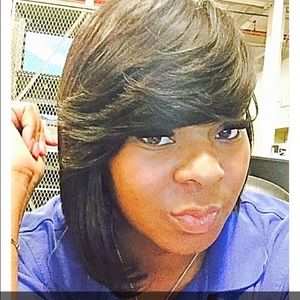 Meet your Posher, Monique