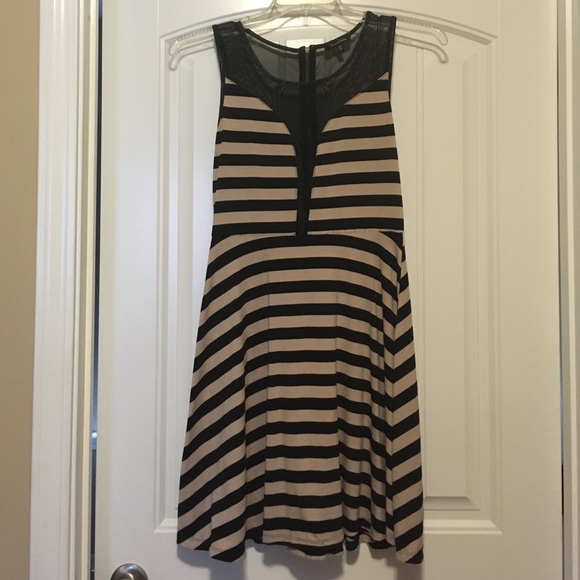 Max And Ruby dress - Picture 2 of 4