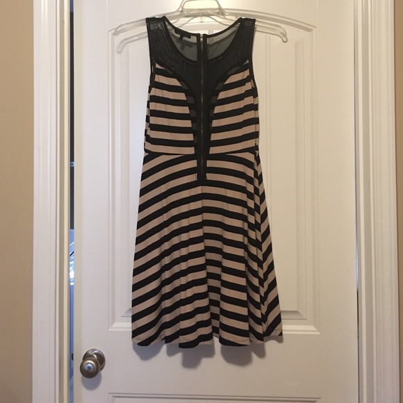 Max And Ruby dress - Picture 3 of 4