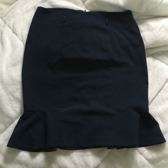 Navy skirt - Picture 3 of 4