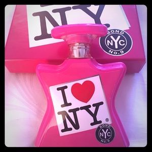 I ❤️️ NY EMPTY bottle with box.