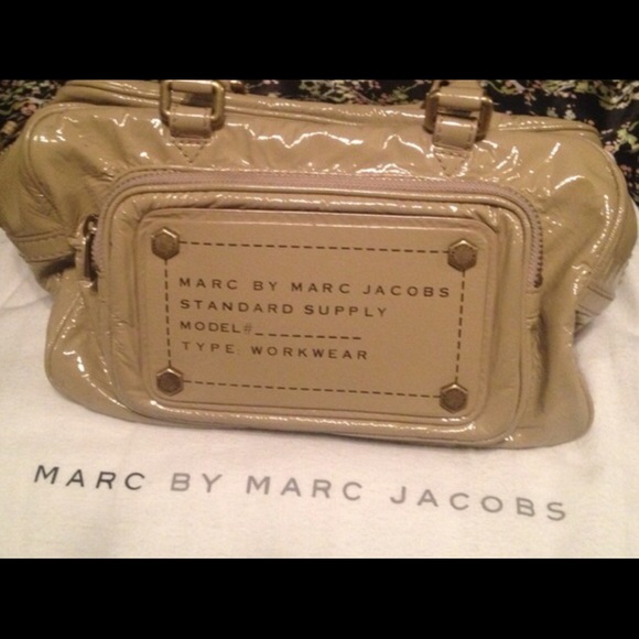 Marc Jacobs Handbag!  Great Condition. - Picture 1 of 3