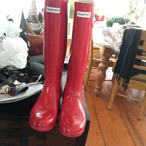 Red hunter boots size US 6/7