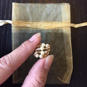 Beautiful Gold Ring with Diamonds and Pearls