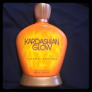 Kardashian Glow Natural Bronzer Tanning Lotion