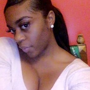 Meet your Posher, Alicia